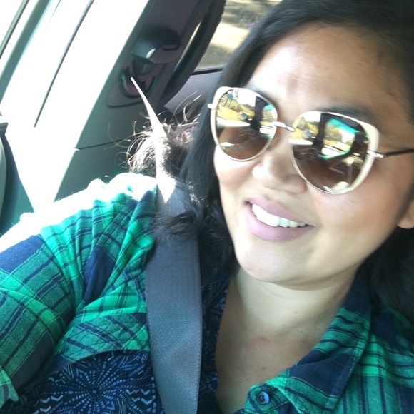 Meet your Posher, Yoomi - Picture 1 of 1